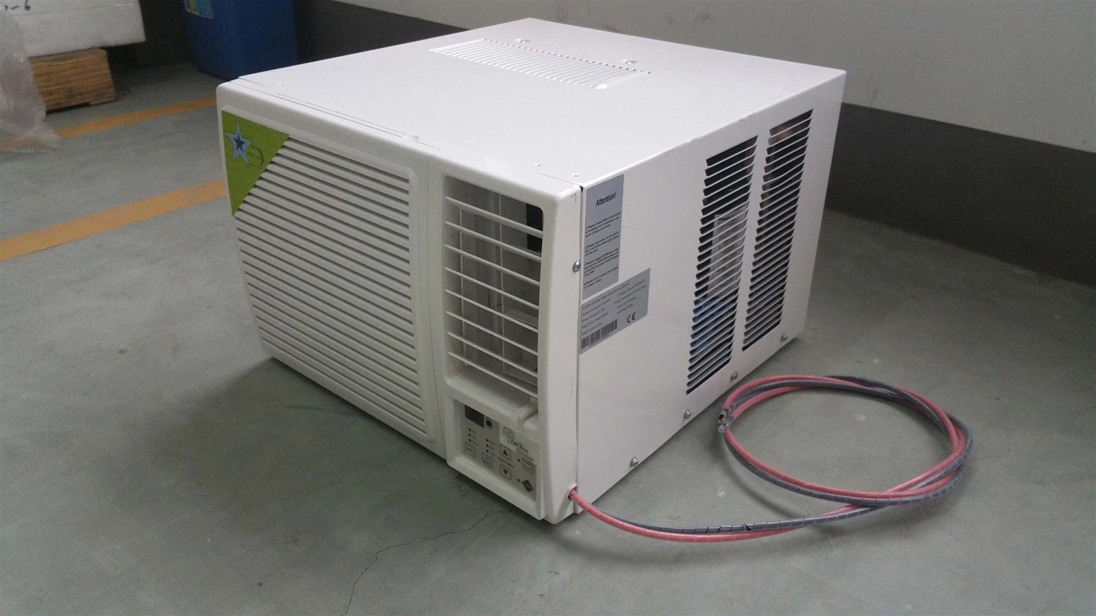 Window type solar air conditioner